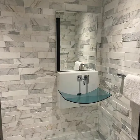Luxury Apartment *